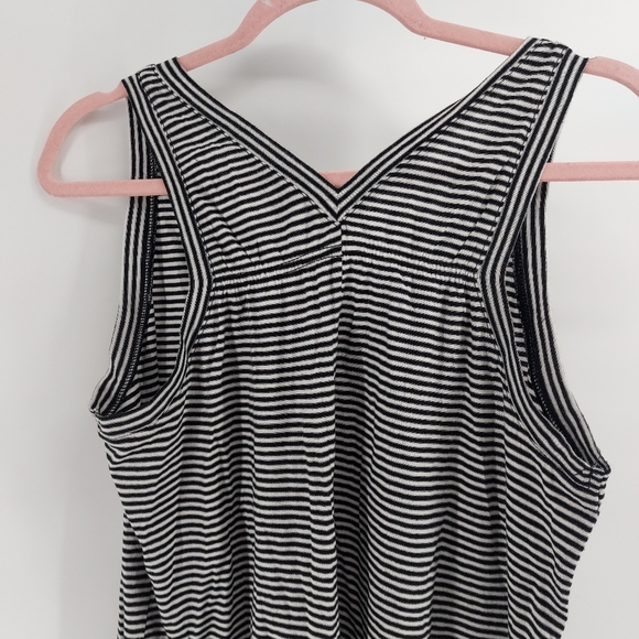 Susina black and white stripe v neck tank top back gathering - Picture 8 of 9